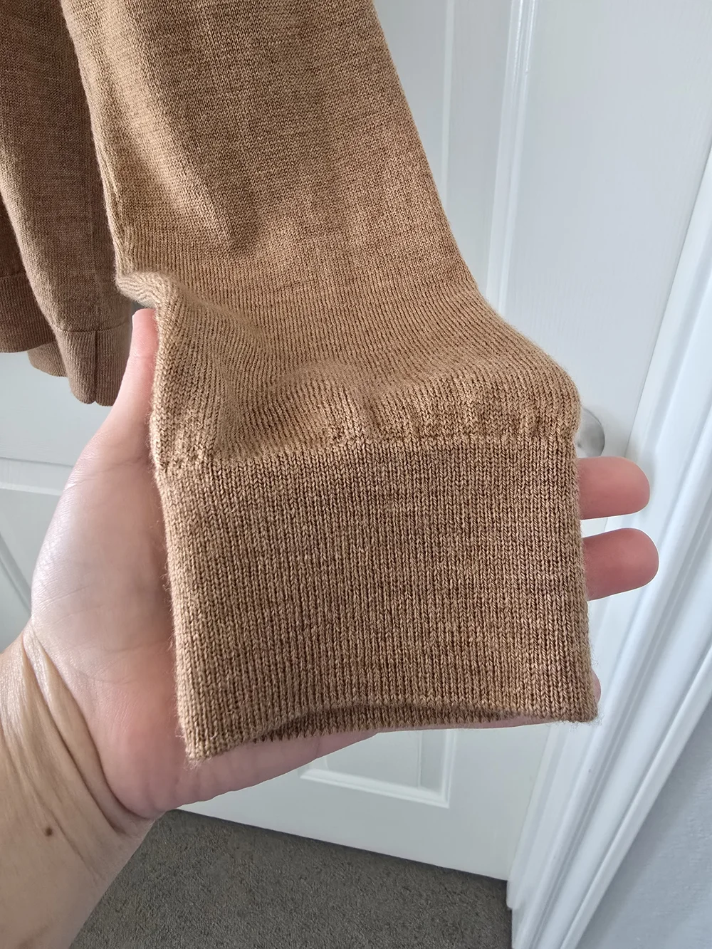 Banana Republic 100% Merino Wool V-Neck Sweater Brown Men's Size M Pullover